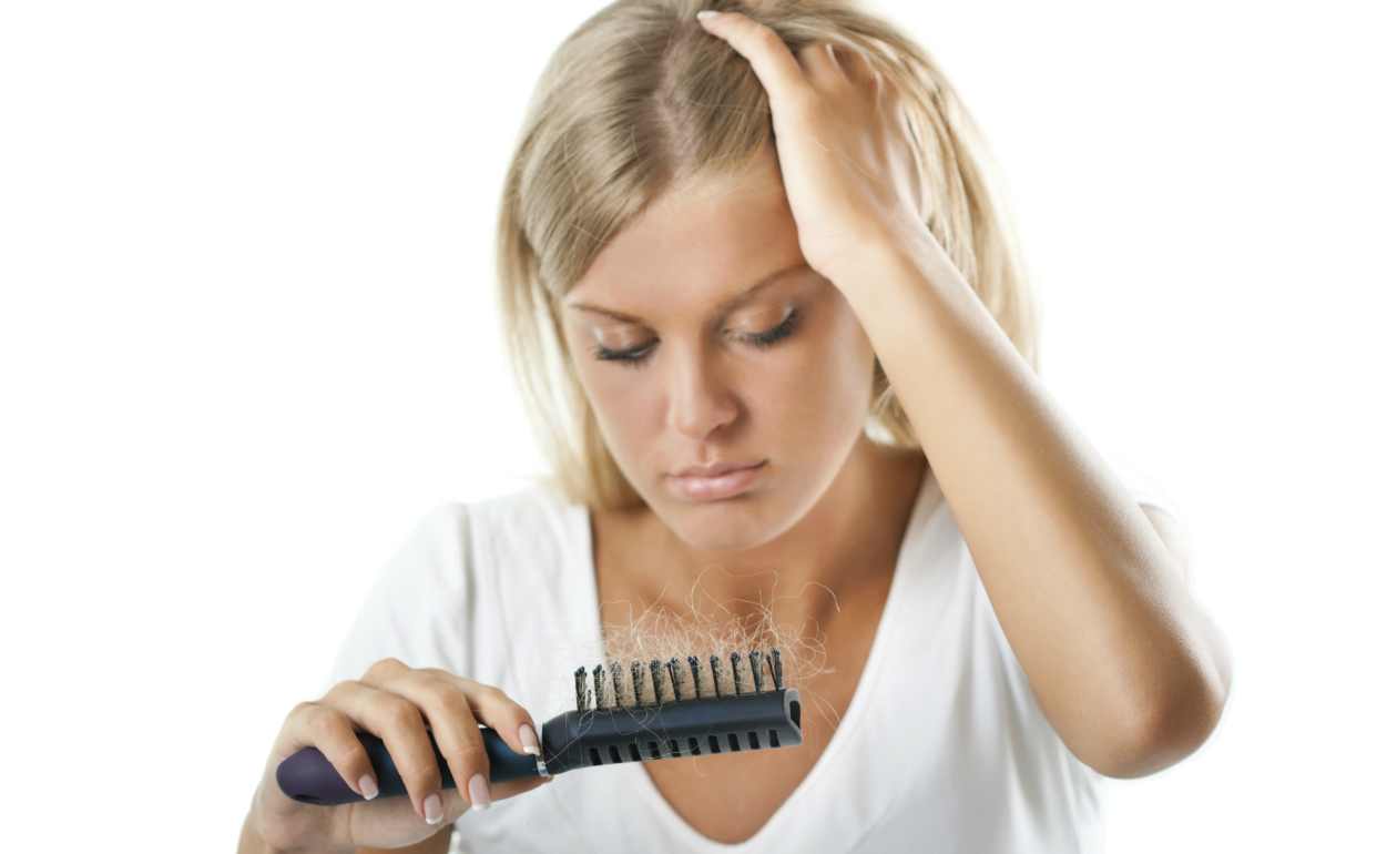 Как уменьшить выпадение волос при мытье