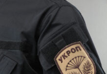 Модная одежда с яркой отделкой от фабрики «Славянка»