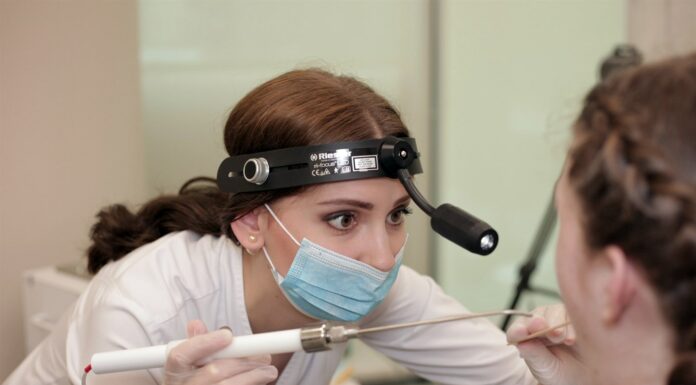 С какими проблемами стоит обратиться к ЛОРу