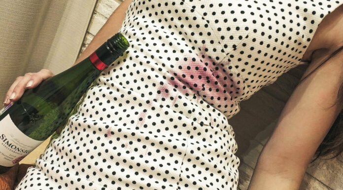 Что делать, если испачкала платье?