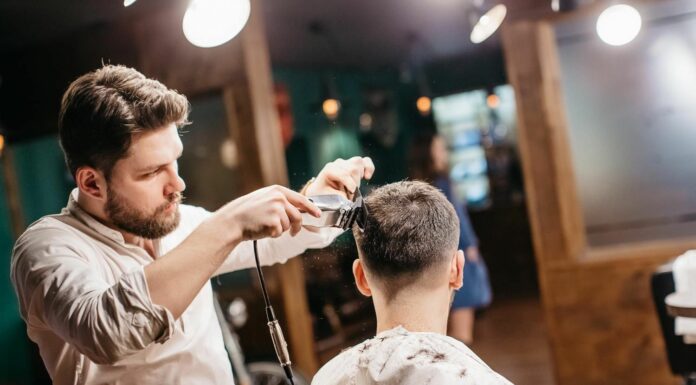 Какие услуги предлагает мужской салон-парикмахерская: перемены во внешнем облике, используемые приспособления
