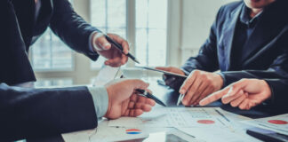 Купить американские акции на Московской бирже: приобретение акций ведущих компаний США, преимущества покупки американских акций, кому не разрешается инвестировать в ценные бумаги США, налогообложение, риски с инвестициями