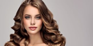 Роскошные волны на волосах: учимся крутить бигуди