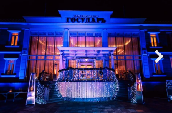 Празднование Нового Года в ресторане: как оформить