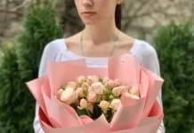 Красивый букет из кустовых роз: как обрадовать любую женщину