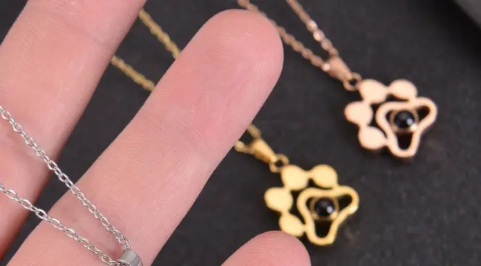 Подвеска в форме лапки с фотографией питомца: память навечно