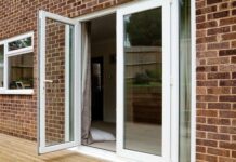 Пластиковые входные двери: плюсы, виды и особенности выбора