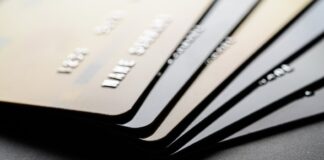 Бесплатные дебетовые карты с процентом на остаток: как выбрать и на что обратить внимание