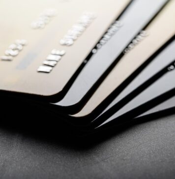 Бесплатные дебетовые карты с процентом на остаток: как выбрать и на что обратить внимание